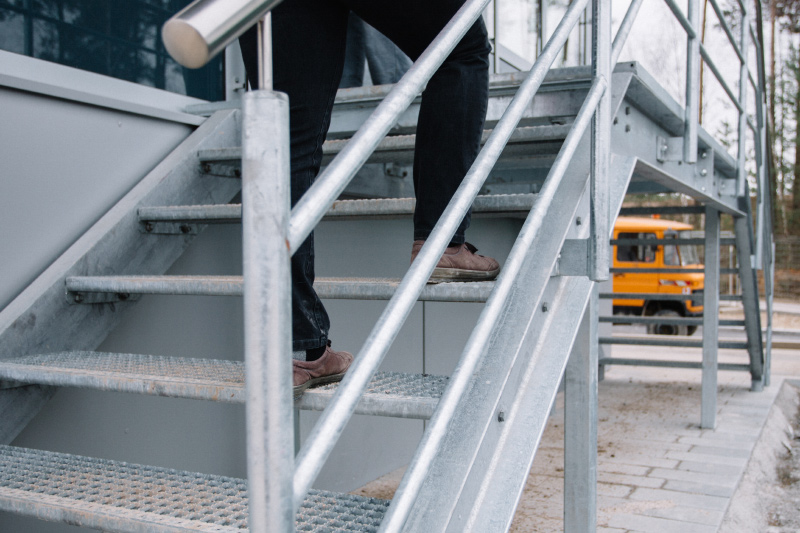 Treppe zum Anmeldebüro der Deponie Laubberg